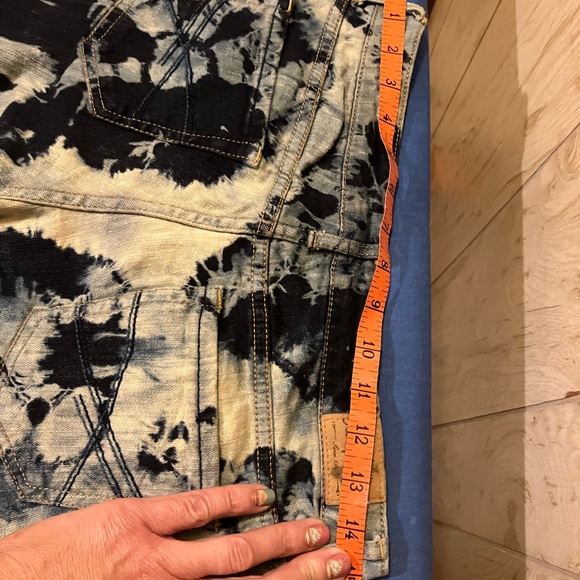 aeropostale Reverse bleach tie dye Bermuda stretch jean shorts size 4 - Picture 4 of 9